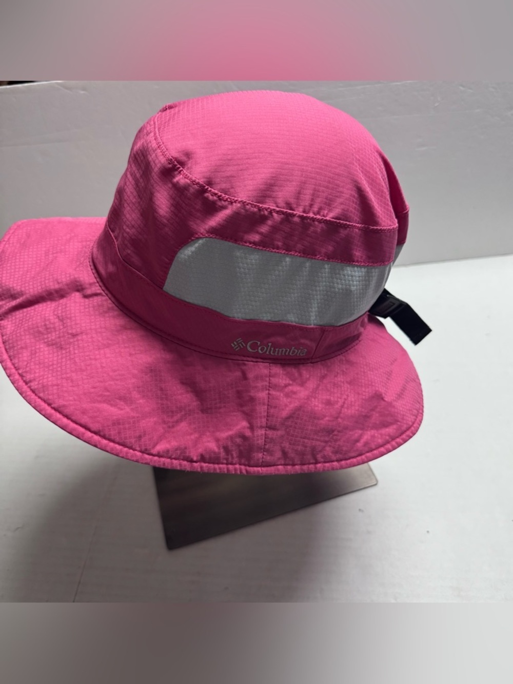 Columbia Sun Goddess Booney Ponytail Slot Fuchsia Sun Protection Omni Shade L/XL